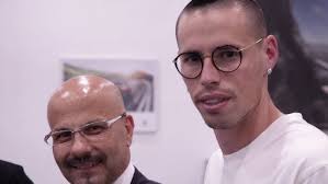 Genoveffa darone è una delle famose wags, tra le fila delle bellissime compagne e mogli di calciatori di fama nazionale e internazionale. Lorenzo Insigne With Wife Genoveffa Darone Shopping In Milan Youtube