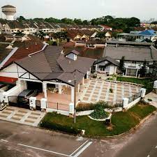 d͡ʒoho(r)), also spelled as johore, is a state of malaysia in the south of the malay peninsula.johor has land borders with the malaysian states of pahang to the north and malacca and negeri sembilan to the northwest. Country Styled Homestay At Taman Molek Jb Home Facebook
