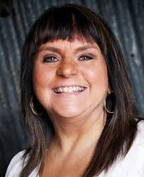 Linda Dussault's Instagram, Twitter & Facebook