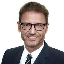 Robert Budde's Instagram, Twitter & Facebook