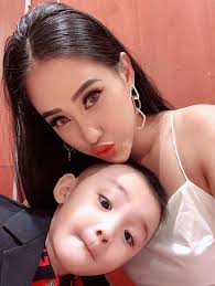 Hotgirl bánh cuốn một thời sếp lớn, giờ đẩy xe hàng đơn thân nuôi 2 con