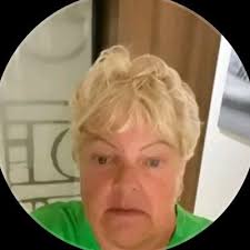 Paula Gavin (@Paula_Artsy)