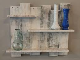 Weisse Palette Holz Regal Wand Dekor Weiss Von Thewoodgaragellc Regal Dekor Wanddekoration Dekoration