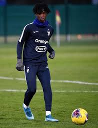 Si eduardo camavinga a déjà fait savoir qu'il serait rennais cette saison, il sera à n'en pas douter l'une des grandes attractions du mercato d'été 2021, à c'est la curiosité de ce rassemblement de l'équipe de france : Rougememoire Srfc Pa Twitter Le Rennais Eduardo Camavinga Pour La Premiere Fois Avec Les Equipements De L Equipe De France