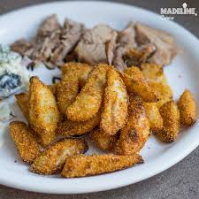 Cel mai bine merge o cratita, nu foarte inalta, cu pereti grosi. Cartofi Crocanti Cu Malai Crispy Cornmeal Potato Wedges Madeline Ro