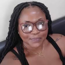 En raras ocasiones, los axolotes de mascotas pueden de repente convertirse  de animales acuáticos en criaturas terrestres que respiran aire. Sus  branquias externas se vuelven a respirar aire, pulmones interiorizados, y su