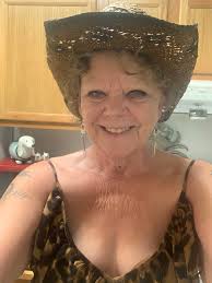 Ho my name is Wendy.. I live in the Caribbean.. Trinidad 🇹🇹 and Tobago  🇹🇹.. Looking for pen friends.. I love traveling..cooking..reading.. Feel  free to message me.