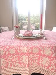 Nappe Rose D Esprit Boheme Chic Linge De Table Raffine En Coton Imprime A La Main Block Print De Villa D Issi Pink Tablecloth Table Cloth Table Linens