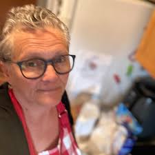 Kelly Clarkson was live.