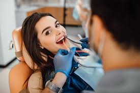 Guide to Choosing an Implant and Cosmetic Dentist Near Me