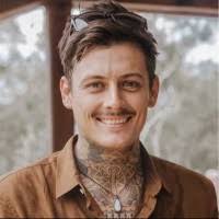 10+ "Simon Cropper" profiles