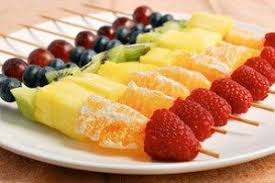Brochettes De Fruits Frais Et Coulis De Chocolat Picnic Foods Rainbow Fruit Skewers Food Drink