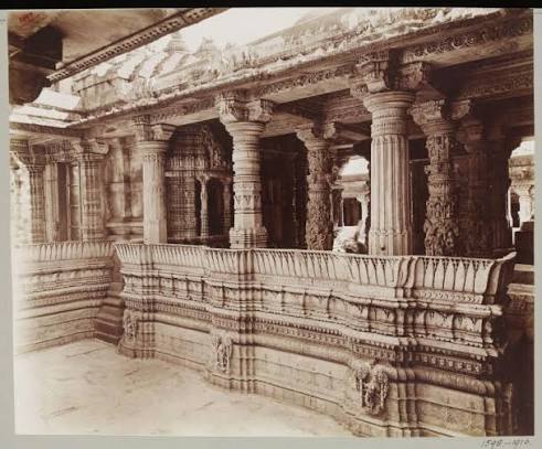 Photograph of the interior of the Luna Vasahi temple, Mount Abu, Dilwara | V&A Explore The Collections