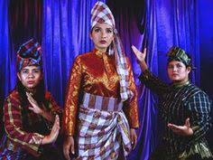Sejarah kesultanan melaka bermula dengan kedatangan parameswara, parameswara rakyat pada era kesultanan melayu melaka. 26 Traditional Clothes Ideas Traditional Outfits Traditional Dresses Kebaya