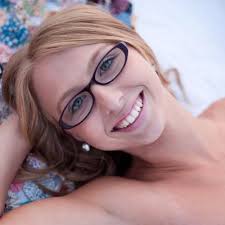 Julia Bowen (@Jewbo34)