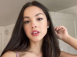 Olivia rodrigo's drivers license holds atop the billboard global 200 with 78.8 million streams, the week's top streaming sum (down 12%), and 24,000 sold (up 12%) worldwide in the feb. Olivia Rodrigo Biography Age Height Boyfriend Net Worth Wealthy Spy