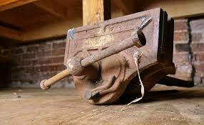 Make a quick release saw vise entirely out of wood with hand tools! Choosing The Best Woodworking Face Vice Simple Strong Dependable