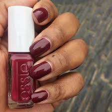 Essie Tote Ally In Love On Dark Skin Red Nail Polish On Dark Skin Nail Polish On Dark Skin Berry Nails Dark Red Nails Red Nails Glitter Remedies for dark skin around your nails: