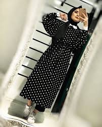 April 8, 2021 oleh ciudaduniversitariamadrid90.org. 13 Gaya Retro Yang Stylish Untuk Wanita Berhijab Womantalk