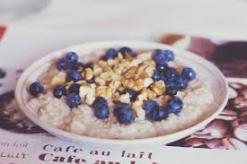 Les flocons d'avoines sont traditionnellement consommés cuits, avec du lait chaud. Les Bienfaits Du Porridge L Actu Gdd