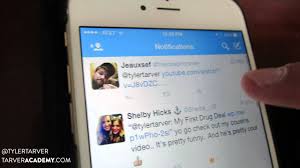 How do you tweet someone. How And When To Mention Someone On Twitter Youtube