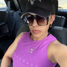 La "Reina boliviana" junto con el "Romántico" de Exatlón engalanaron  nuestros estudios de @telemundo #ExatlonEEUU #TeamFamosos ❤️