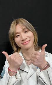 聲兒高雄場今天秒殺了若求票請注意非官網及非機台購入的安全性(GD調酒黑色瓶身，這幾天在不少家7-11看到架上就有)