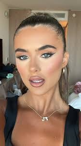 Lucy Connell's Instagram, Twitter & Facebook