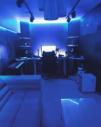 22.10.2021 · with powerful synth and guitar sounds, woozi was responsible for composing the track as the american line of the group vernon and joshua lend their writing expertise for the lyrics with woozi. Thread By Stevedoggon If You Guys Still Confuse Left Woozi S Room Right Universe Factory Pledis 17 Seventeen Universe