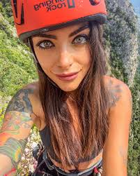 𝑌𝑜𝑢 𝑓𝑜𝑙𝑙𝑜𝑤 𝑚𝑒, 𝑖 𝑓𝑜𝑙𝑙𝑜𝑤 𝑦𝑜𝑢 𝑏𝑎𝑐𝑘 . 🫣