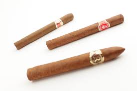 Kubanische zigarren werden häufig als „havannas oder „habanos bezeichnet. Kubanische Zigarren Bilder Bilddatenbank Stockfotos