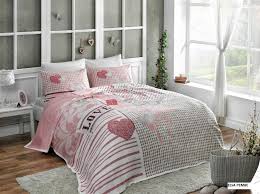 Odanıza farklı bir görünüm kazandıracak olan pike takımı modelleri %100 pamuktan üretilmiş olup. Tac Tek Kisilik Pike Takimi Elsa Pembe