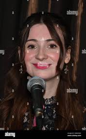 Exclusive singer hi-res stock photography and images