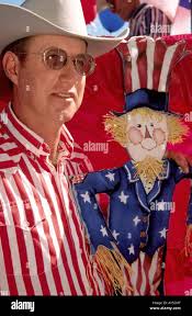 MR 0267 Rex Wilson helps decorate a float for the 4th of July parade in  Capitan, New Mexico Stock Photo