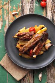 Mancare de ciuperci in sos de rosii o mancare pentru un pranz in care vrem ceva usor fara carne. Mancare Retete Mancaruri Laura Adamache