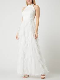 Überkreuzte träger, florale spitze und ein ausladender volantrock! V M Brautkleid Aus Tull Mit Volants In Weiss Online Kaufen 1249384 P C Online Shop