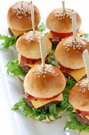 Les Mini Burgers Ont Toujours Beaucoup De Succes On Vous Donne La Recette Pour Assurer Aufeminin Hamb Recette Recettes De Cuisine Mini Hamburger Apero