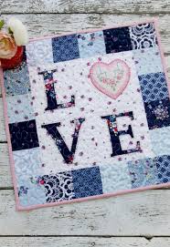 Pdf pattern download overlapping lines quilt. Floral Love Mini Quilt