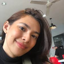 HELP!!! 😩 May puwede po bang mag-rescue sa aso na 'to? Nadaanan ko lang  siya, sabi nasagasaan daw. Hindi ko alam kung mayroon pang nagma may-ari sa  kanya 😭 pero mukhang wala