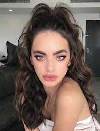 Makeup Panosundaki Pin