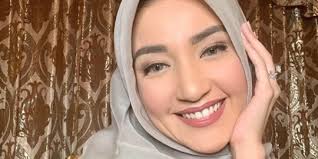 Memiliki satu buah hati, kehidupan rumah tangga atalarik syah dan tsania marwa terasa begitu lengkap. Fl Fouja7pz8um