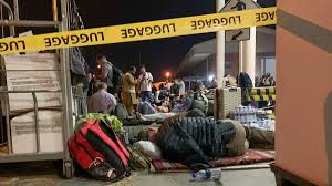 United states troops have taken control of the airport in kabul, afghanistan, as chaos continues after afghanistan's president fled the country over the weekend and the taliban seized control of. Afghanistan Fotos Der Evakuierung Teils Aus Kontext Gerissen Br24