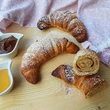 Un consiglio per mantenerli soffici per 3 giorni, non cambiate la farina perché la. Cornetti Integrali Con Lievito Madre Secco Senza Uova E Latte Viaggi E Ricette