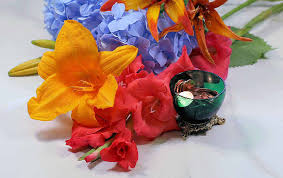 We ran three sets of trials to try to get the most accurate results, to see if any additive made a cut flower last longer than a dahlia in plain water. How To Keep Cut Flowers Fresh 15 Tips For Making Cut Flowers Last