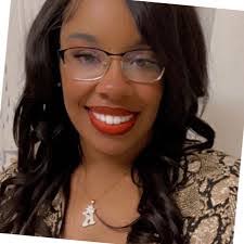 Marie Easley's Instagram, Twitter & Facebook