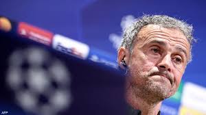 لويس إنريكي ينضم لقائمة منتقدي ملاعب أمريكا ويقول "الملاعب بعيدة كثيراً عن  الملاعب الأوروبية" لاعبون من أوروبا كثيرون انتقدوا الحالة .. وهناك تقارير  طبية لأندية أوروبية تحذر من اللعب عليها.