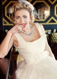 50 Rockabilly Frisuren Fur Frauen Zum Nachstylen Rockabilly Frisur Kurzhaarfrisuren Hochzeit Vintage Frisuren