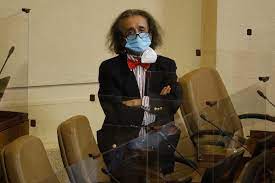 Raúl florcita alarcón rojas (curicó, 15 de octubre de 1945), más conocido como florcita motuda, es un músico y político chileno destacado por su trabajo experimental y extravagante, y que ha participado en diversos festivales, como el de la oti, de viña del mar y, más recientemente. Azgaib 90eecpm