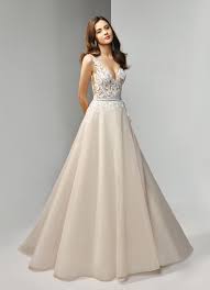 Ob es sich bei deinem vintage kleidungsstück. Cremefarbenes Brautkleid Mit Prinzessschnitt Und Spitze Mit Tattoo Effekt Von Beautiful Bridal Modell Bt19 11 Heiraten Mit Braut De