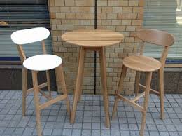 オークの素材感が上質なバーチェア 同シリーズのバーテーブルに合わせて バーテーブル インテリア 家具 テーブル